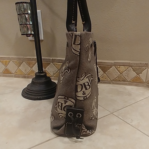 Dooney & Bourke - VINTAGE Signature Canvas & Leather - EUC - Picture 5 of 7